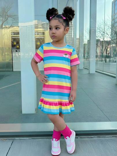 SHEIN 彩虹拼接条纹圆领短袖连衣裙，适合年轻女孩