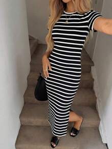 SHEIN ChillGRL Vestido corto de manga corta minimalista y casual que combina con todo para adolescentes - Blanco y Negro - Ver 1