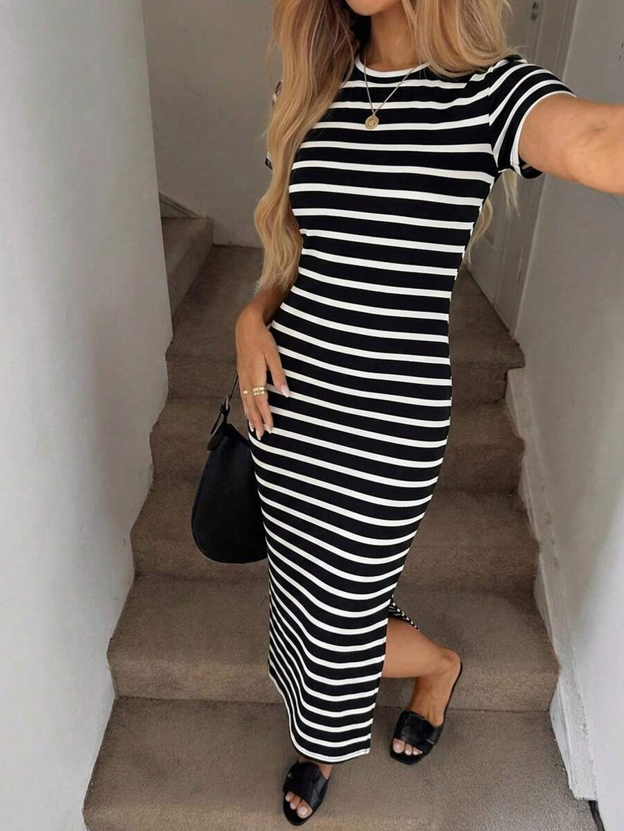 SHEIN ChillGRL Vestido corto de manga corta minimalista y casual que combina con todo para adolescentes - Blanco y Negro - Ver 1