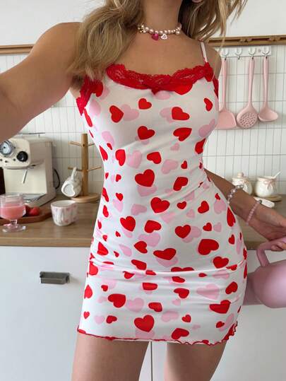  SweetSlumber 可爱青春撞色蕾丝边心形印花修身吊带睡裙（女款）