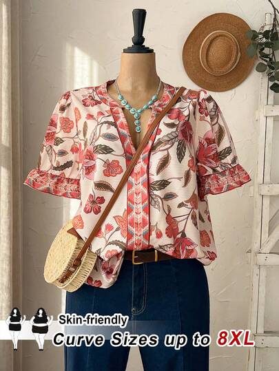 SHEIN CURVE+ Áo kiểu nữ cỡ lớn in họa tiết cổ chữ V tay ngắn, áo đi nghỉ mát/hè, phong cách đồng quê bohemian, trang phục đi biển.
