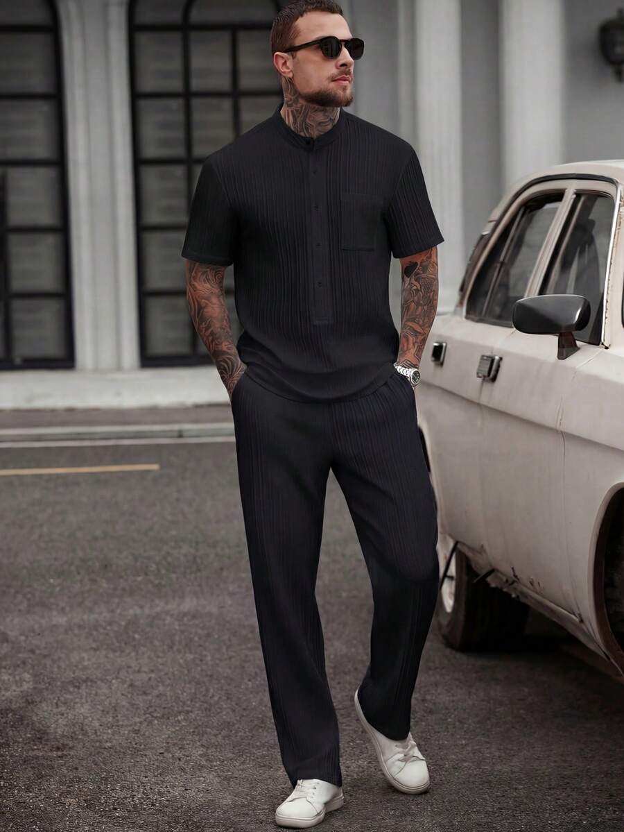Manfinity Homme 男士黑色夏季休閒度假兩件套,純色短袖前開鈕扣襯衫與斜口袋短褲,老錢風復古風格套裝 - 黑色 - 查看 1