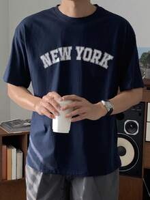 DAZY Playera gráfica con carta escolar para hombre con hombros caídos - Azul Marino - Ver 8