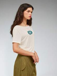 COUREZ Summer Graphic Shrunken T-Shirt, Women's Streetwear City Break Shoulder Top, Short Sleeve Y2K Festival Concert Spring - White - View 4