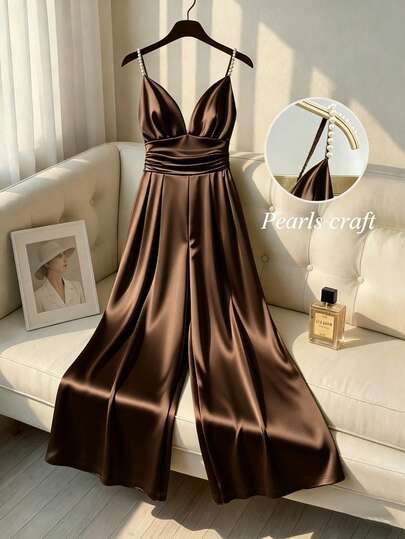Franclia Mono de lujo con tirantes de strass y satén color champán, mono ancho con cuello en V y cintura fruncida, mono elegante y estilizador para fiestas, tela de satén fluida que disimula los defectos, diseño de tirantes de strass de alta gama, mono ancho de satén color champán con cuello en V y cintura fruncida
