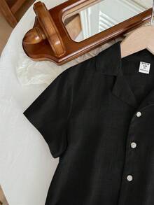 SHEIN LMoss Kids 两件套男婴休闲简约杏色短袖衬衫（带领）和松紧腰裤套装，适合生日派对、晚宴、演出、婚礼、满月庆祝、洗礼和一周岁宝宝派对等场合。 - 黑色 - 查看 4