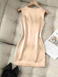 Franclia 时尚V领无袖褶裥腰部不规则修身连衣裙，女士缎面连衣裙，春夏女士连衣裙，女士优雅派对连衣裙，女士度假装，女士情人节装，女士棕色连衣裙，女士性感连衣裙，女士无袖连衣裙 - 杏色 - 查看 2