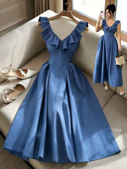 SHEIN Franclia 女士新款时尚优雅纽扣双色纹理面料短袖修身连衣裙，专为年轻优雅的通勤族设计，适合各种场合。