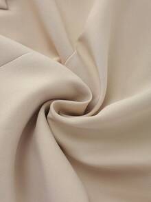 SHEIN Franclia Thanh lịch và tinh tế, đa năng cho cả trang phục hàng ngày và công sở, thiết kế xếp ly, điểm nhấn kim loại, áo blazer không tay, áo blazer mùa xuân/hè, áo sơ mi giáo viên, trang phục công sở thành thị, áo blazer, áo blazer thanh lịch, trang phục công sở cho giáo viên, áo blazer chuyên nghiệp thường ngày, trang phục công sở thường ngày, trang phục nữ mùa hè, giáo viên. Áo khoác chuyên nghiệp dành cho nữ - Màu be - Xem 4