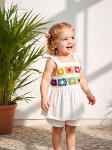 SHEIN Playful Pals 2件套女婴幼儿/新生儿0-3岁休闲日常可爱度假条纹蝴蝶结装饰吊带背心+短裤套装，春夏款 - 米色 - 查看 9
