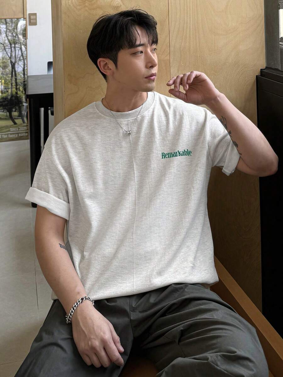 DAZY Camiseta casual de manga corta con cuello redondo para hombre, con estampado de eslogan de montaña de verano - Gris Claro - Ver 1