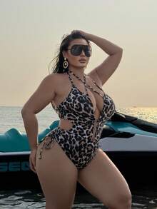 SHEIN Swim Baju Renang Wanita Ukuran Besar Motif Leopard Berongga Model Halter dengan Tali Pengikat Depan dan Dekorasi Logam dengan Tali Serut Samping, Cocok untuk Liburan Musim Panas di Pantai, Warna Beige. - MultiWarna - View 6
