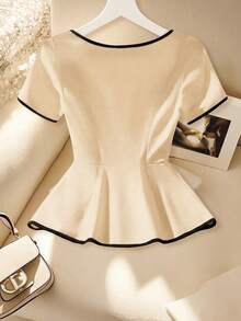 SHEIN Franclia Áo thun nữ dáng ôm, cổ vuông, tay ngắn, phối màu thanh lịch, vạt xòe, thích hợp mặc hàng ngày vào mùa xuân và mùa hè. - Màu be - Xem 2