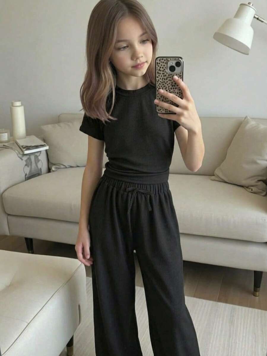 2 pezzi/Set Outfit in maglia tinta unita, top aderente con collo alto e volant laterale abbinato a pantaloni a zampa larga, adatto per vacanze estive al mare, coordinato mamma-figlia/sorelle, abbigliamento per vacanze/festival in famiglia, stile francese, carino ed elegante, dolce e retrò, alla moda e versatile. Adatto per uso casual quotidiano e scolastico. - nero - Visualizzare 1