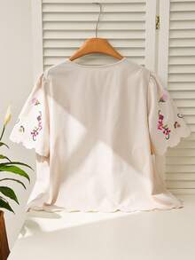 SHEIN Frenchy Plus Size Women Floral Embroidery Front Tie Short Sleeve Shirt - Apricot - View 3