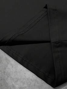 Manfinity EMRG Áo thun nam tay ngắn cổ tròn in họa tiết tối giản - màu đen - Xem 5