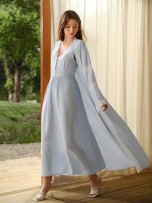 MOTF PREMIUM 2 PIEZAS ELEGANTE CONJUNTO DE VESTIDO Y BATA CON ENCAJE CONTRASTANTE Y CUELLO EN V ROMÁNTICO, CONJUNTO DE LUJO CASUAL PARA ESTAR EN CASA - Celeste - Ver 5