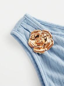 Girlism 儿童/少女浅蓝色纯色金属花朵装饰荷叶边肩部荷叶边下摆时尚连衣裙，春夏新款，适合海滩度假，优雅纹理面料，露背系带，正面荷叶边金属装饰，多层荷叶边下摆，俏皮迷你连衣裙 - 藍色 - 查看 7