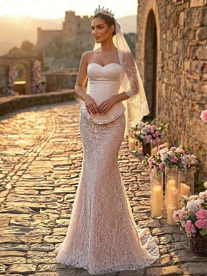 Glamrae Đầm dạ hội màu trắng thanh lịch, tối giản, chất liệu satin và ren bóng mượt, không dây vai, sang trọng với mặt dây chuyền ngọc trai 3D ở eo, kiểu đuôi cá dài thướt tha, phù hợp cho hẹn hò, đám cưới và mọi sự kiện cô dâu (có đính sequin rời).