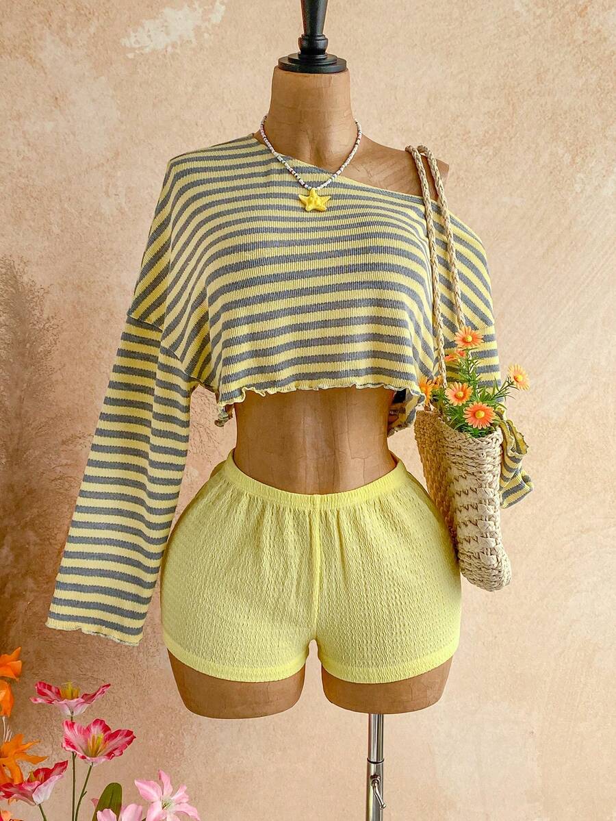 Soleia Bộ đồ thể thao nữ đi nghỉ mát, kiểu dáng bất đối xứng, gồm áo và quần short kẻ sọc. - Màu vàng - Xem 1