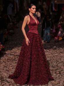 Aureia 优雅浪漫的酒红色缎面刺绣拼接露背长裙，时尚有型，适合出席优雅派对、婚礼宾客、单身派对、正式晚宴等场合。 - 酒紅色 - 查看 2