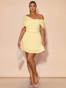 SHEIN BAE 大码女士优雅浪漫婚礼宾客/派对雪纺单肩开衩中长连衣裙，适合7月4日庆典、度假、生日、机场等场合，也可作为婚礼宾客礼服、7月4日庆典服装、夏季女装、性感夜店装、锐舞派对、毕业典礼等场合穿着。飘逸连衣裙，大码鼠尾草绿露肩连衣裙，大码度假连衣裙，露肩连衣裙，适合曲线身材的大码露肩连衣裙。 - 淡黃色 - 查看 3