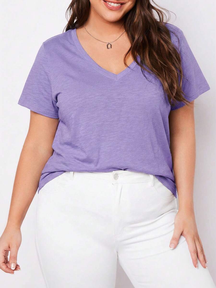 SHEIN BASICS Blusa de talla grande de unicolor, minimalista, de cuello en V y manga corta para uso diario - Morado - Ver 1