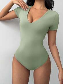 SHEIN BASICS Casual Solid Color V-Neck Short Sleeve Fitted Bodysuit For Women - Green - View 5