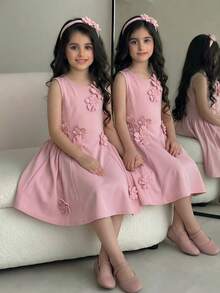 SHEIN Serisse Kids 少女優雅淡粉色夏季3D花朵裝飾無袖圓領A字裙，適合婚禮、茶會、雞尾酒會的開花洋裝 - 粉色 - 查看 2