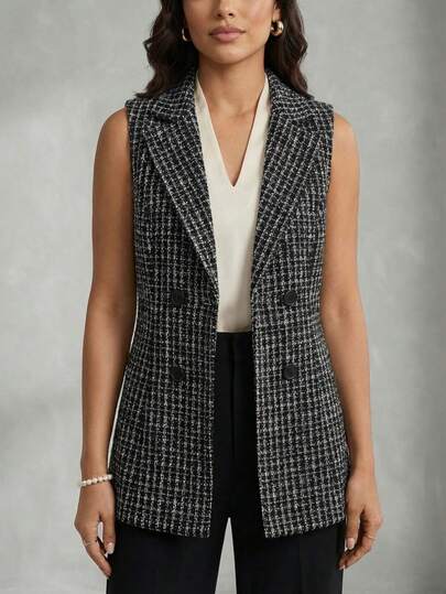 Chaleco largo para mujer, diseño sastre a cuadros, doble botonadura decorativa, corte recto formal, sin mangas, estilo elegante y clásico, ideal para oficina o trabajo, reuniones y eventos profesionales