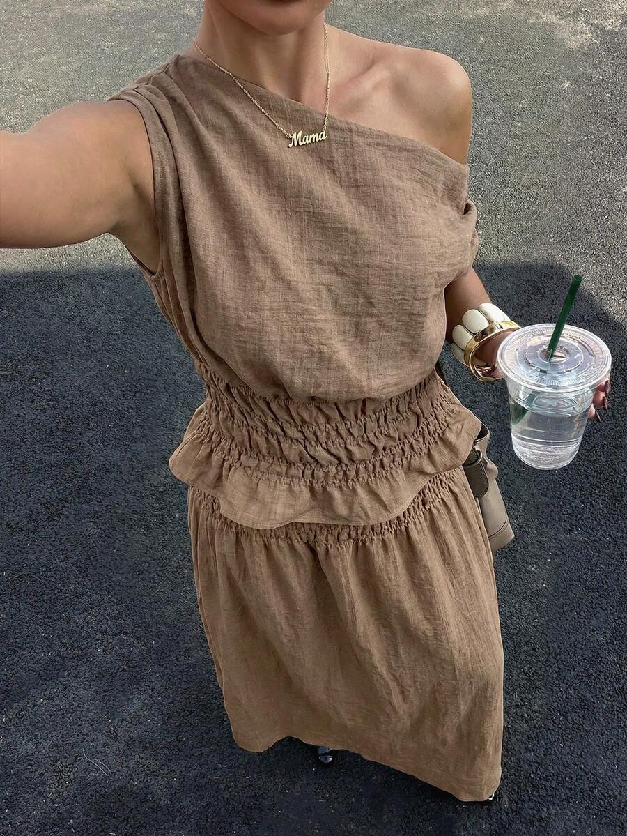 Siren Gaze 女士纯色前褶皱不对称肩部上衣和迷你裙两件套 - 卡其色 - 查看 1