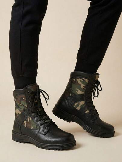 botín militar, plataforma, tacón ancho, agujetas, cierre lateral, punta redonda, botín urbano, moda, casual, cómodo.