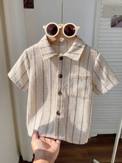 男婴休闲运动可爱条纹翻领短袖开衫，适合春夏季节室内外穿着