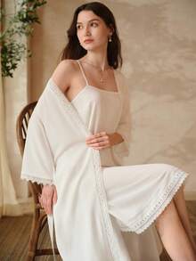 MOTF PREMIUM Set Piyama Retro Prancis dengan Hiasan Renda Putih, 2 Potongan Pakaian Tidur: Gaun Cami & Jubah - Putih - View 1