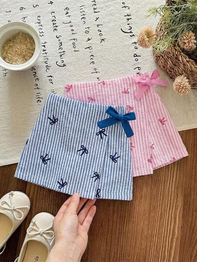 SHEIN LMoss Kids Quần short kẻ sọc trang trí nơ cho bé gái