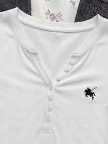 SHEIN 1pc Girls Casual Minimalist Style Printed White Short Sleeve T-Shirt, V-Neck Half Button Up Fitted Top For Daily Wear, Spring/Summer - White - View 3