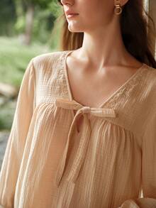 MOTF PREMIUM Bộ 2 món thời trang dáng rộng, kèm cà vạt và nơ, thích hợp mặc ở nhà. - Màu be - Xem 1