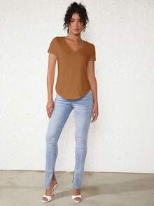 Blusa casual de mujer de manga corta con cuello en V de unicolor, para uso diario - Marrón Chocolate - Ver 3