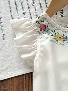 Đầm ngắn tay cổ giả in họa tiết dành cho bé gái. Hình ảnh minh họa có thêm thắt lưng, nhưng thực tế đầm không có thắt lưng. - trắng - Xem 3
