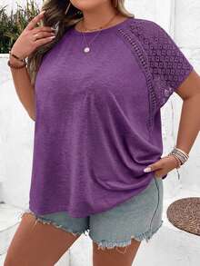 SHEIN CURVE+ T-shirt court à manches courtes avec empiècement en dentelle et blocs de couleurs, convient pour les vacances à la plage en été dans un style bohème - Prune - Voir 3