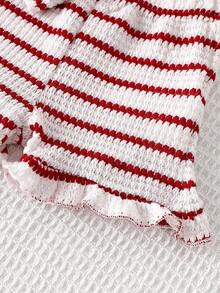 SHEIN Set de 2 piezas de blusa de manga con volantes de rayas negras y blancas y pantalones cortos para niña de 0 a 3 años, para uso casual diario y vacaciones, de punto texturizado - Rojo - Ver 5
