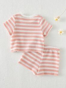 Cozy Pixies Bộ đồ sơ sinh dễ thương gồm áo thun ngắn tay kẻ sọc phối màu và quần short cạp chun. - Hồng - Xem 2