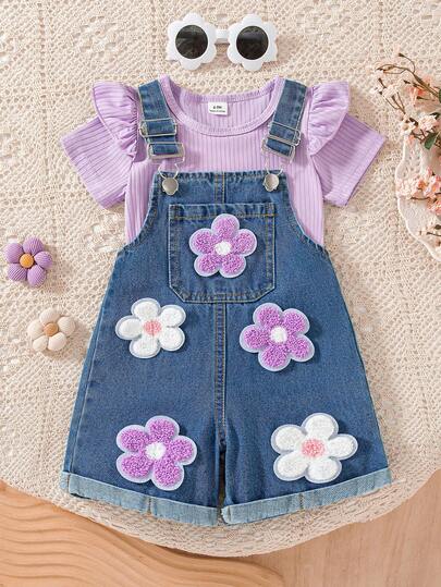 SHEIN Vintaside Kids Bộ 2 món cho bé gái mùa hè, áo thun cổ tròn tay ngắn bèo nhún và quần yếm denim, thiết kế thêu hoa dễ thương có túi, trang phục thường ngày cho kỳ nghỉ.