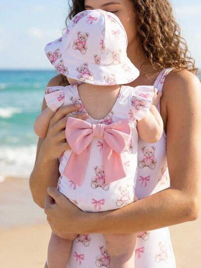 SHEIN Bộ đồ bơi cho bé gái sơ sinh, in hình gấu và nơ màu hồng, đồ bơi liền thân dễ thương có bèo nhún và nơ màu tương phản, thích hợp cho đi biển.