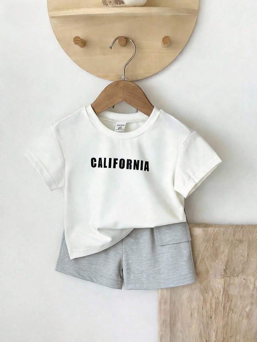 SHEIN Playful Pals 2件套幼儿男童休闲英文图案圆领长袖宽松T恤和松紧腰带口袋短裤套装,儿童服装,婴幼儿套装,男童运动服,适合春夏季节、度假、派对穿着 - 灰色 - 查看 1