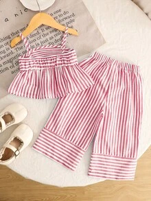Conjunto informal de vacaciones para bebé niña, con top de tirantes de algodón tejido a rayas, parche y volantes en el bajo, y pantalones de pierna ancha - Rojo y blanco - Ver 3