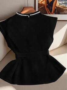 GlowEve CURVE Camisa de mujer talla grande de unicolor con pliegues y perlas decorativas - Negro - Ver 2