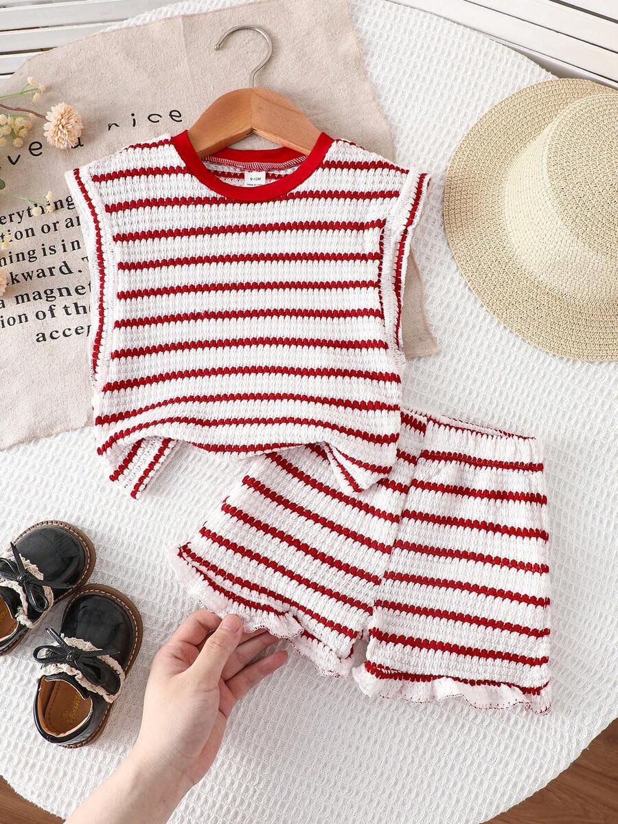 SHEIN Set de 2 piezas de blusa de manga con volantes de rayas negras y blancas y pantalones cortos para niña de 0 a 3 años, para uso casual diario y vacaciones, de punto texturizado - Rojo - Ver 1