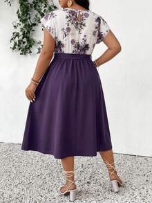 SHEIN Frenchy 母亲节度假风紫色花卉印花加大码女式圆领短袖优雅连衣裙，夏季度假 - 彩色 - 查看 2