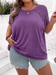 SHEIN CURVE+ T-shirt court à manches courtes avec empiècement en dentelle et blocs de couleurs, convient pour les vacances à la plage en été dans un style bohème - Prune - Voir 7